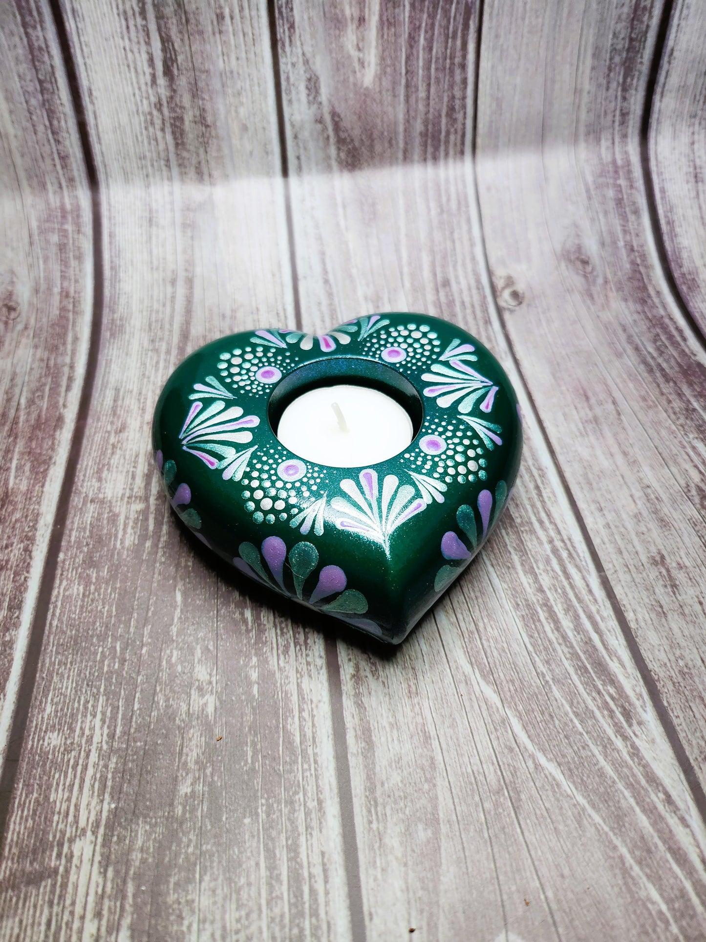 Heart-shaped candleholder - metallic green