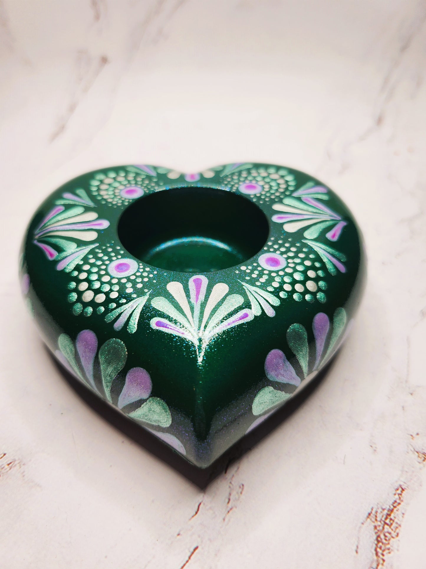Heart-shaped candleholder - metallic green